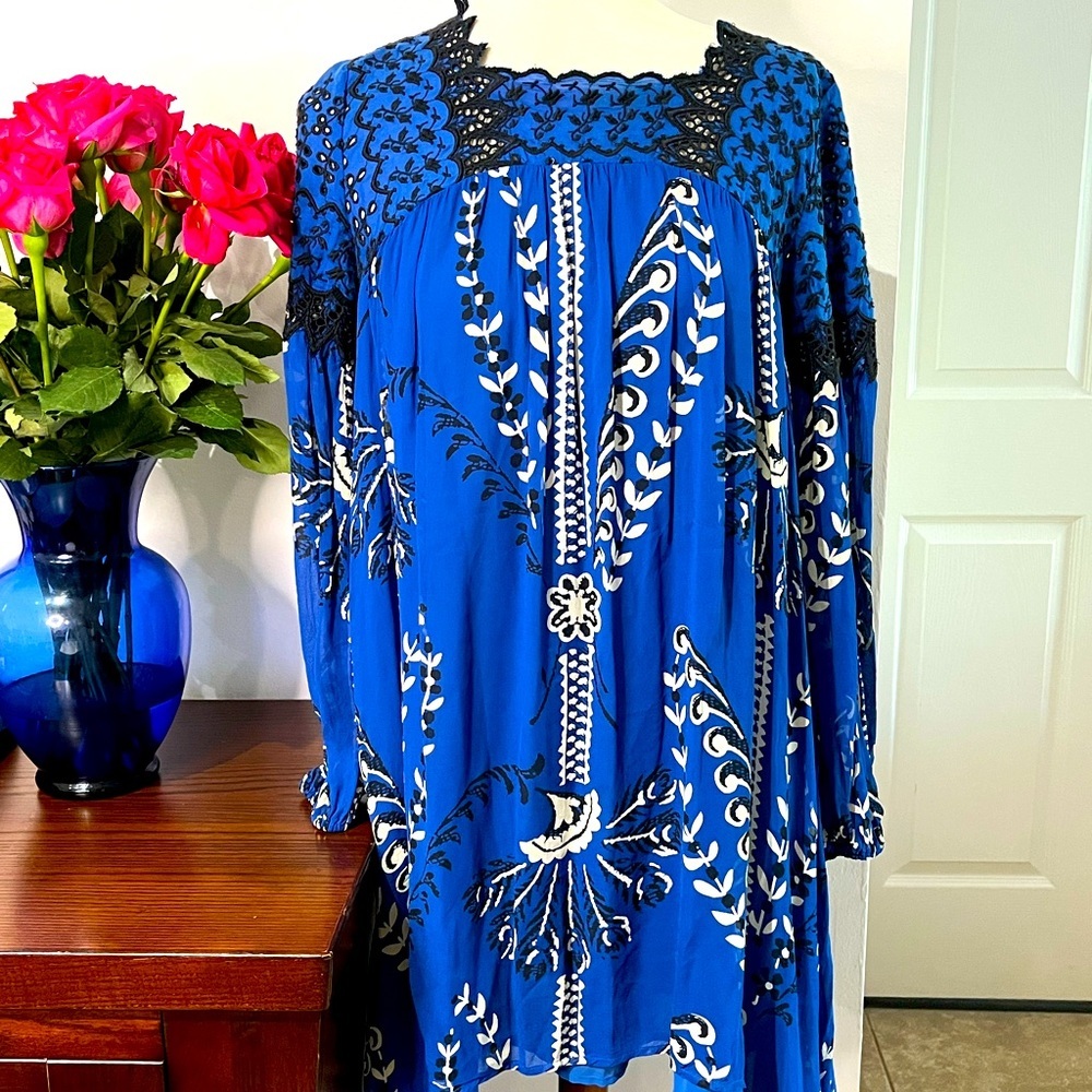 Floreat Anthropologie Embroidered Eyelet Tunic Dress Long Sleeves